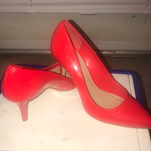 BC B. Generations heels red size 81/2 - Picture 4 of 5
